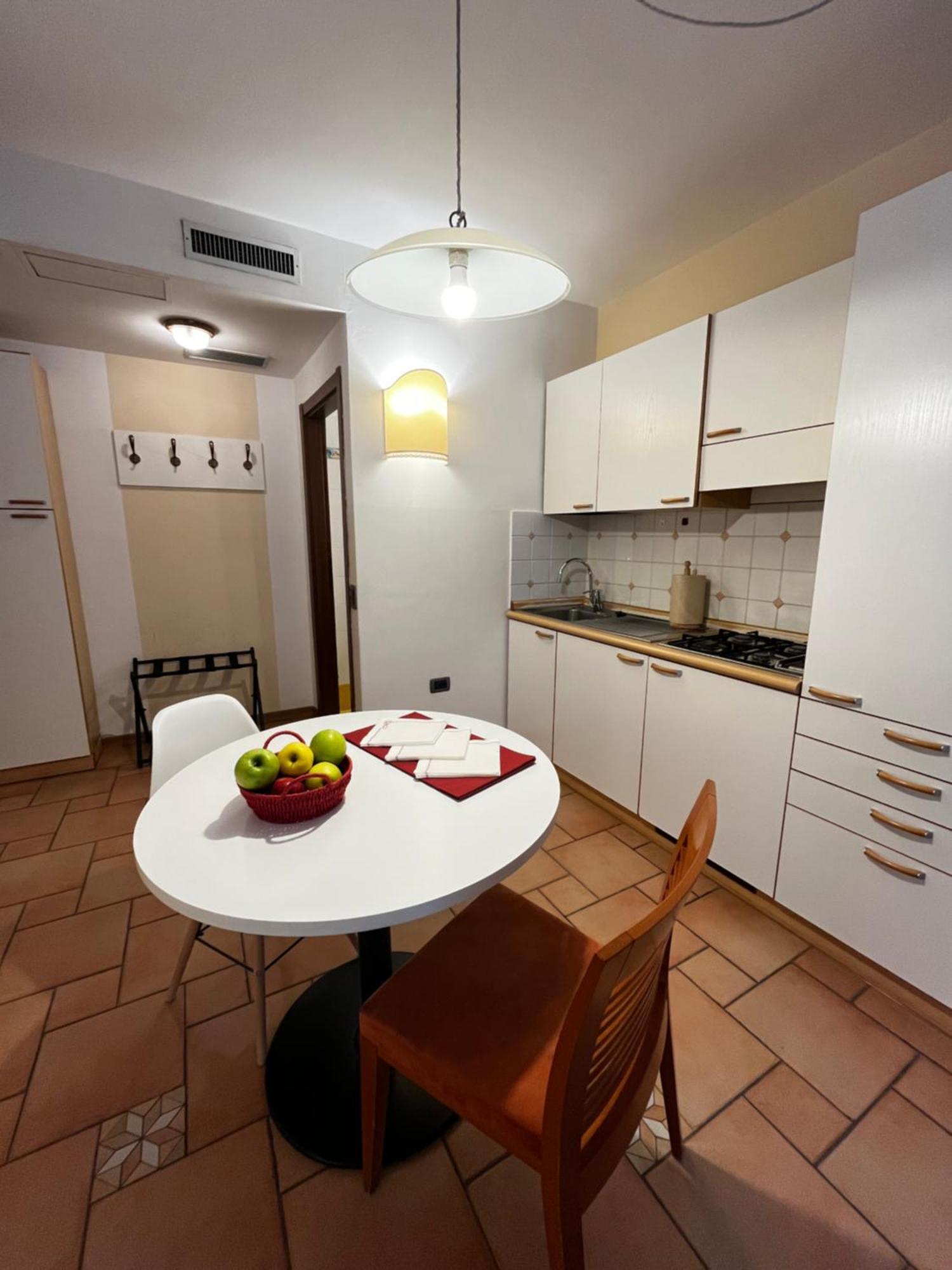 Manci Apartments By Hotel America Trente Buitenkant foto