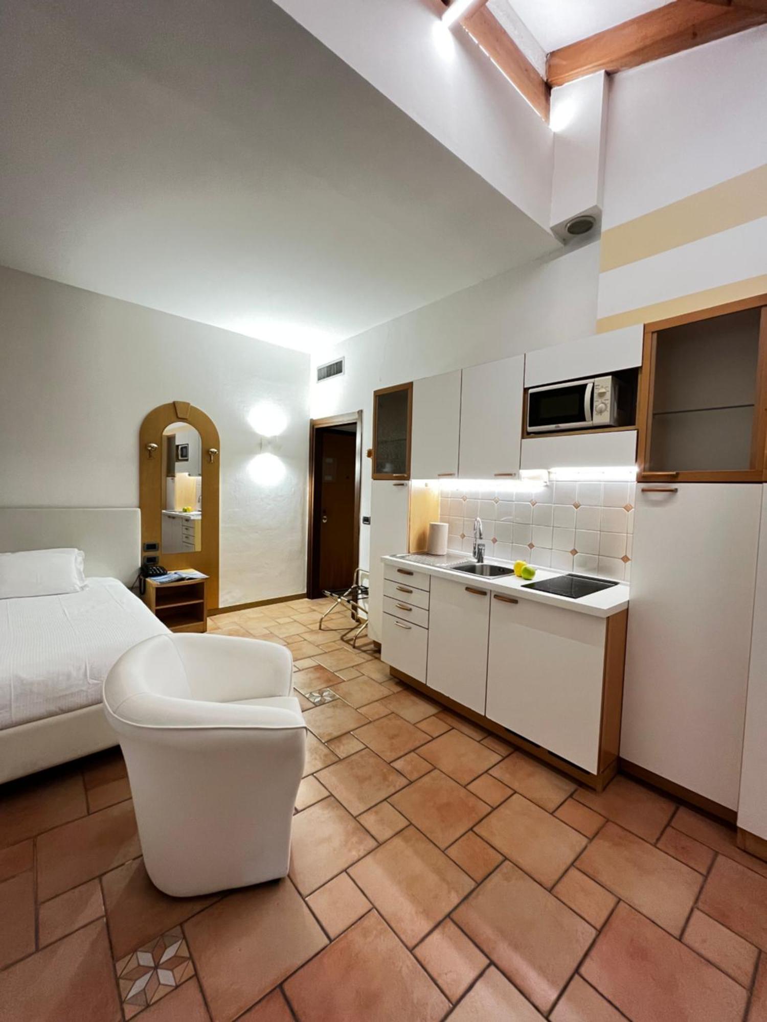 Manci Apartments By Hotel America Trente Buitenkant foto