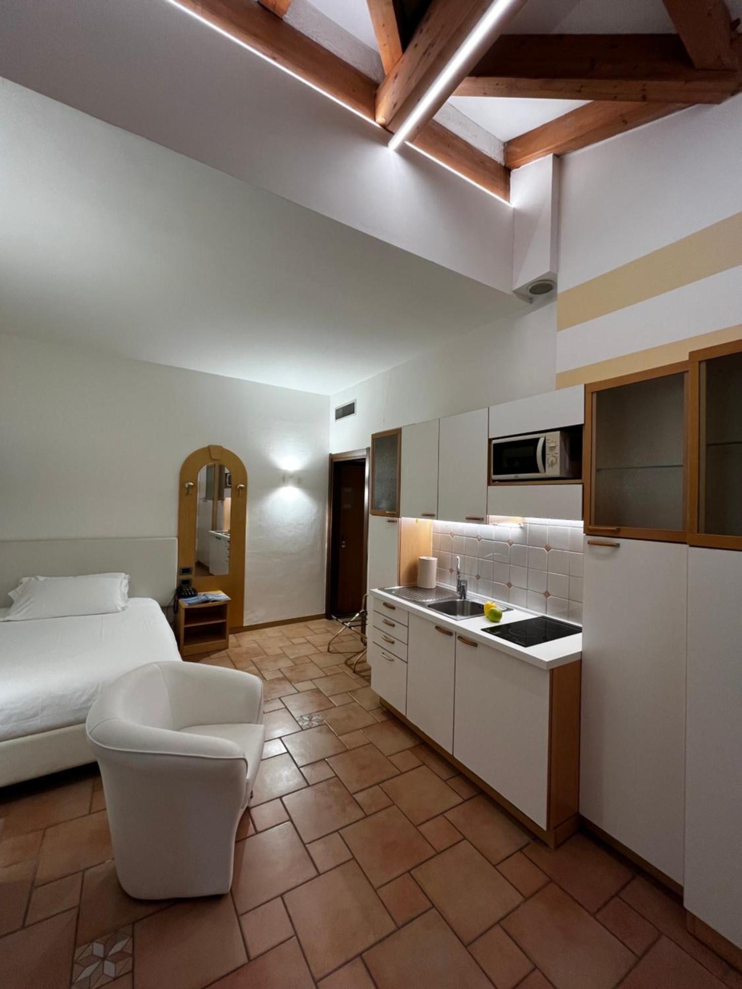 Manci Apartments By Hotel America Trente Buitenkant foto